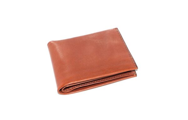 Brown Leather Wallet – Durable Classic Men’s Accessory