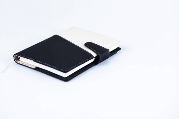 Black & White Leather Wallet – Elegant & Practical