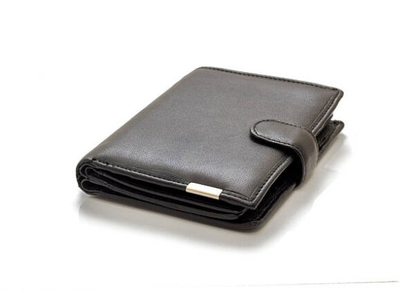 Black Simple Leather Wallet – Minimalist Everyday Use