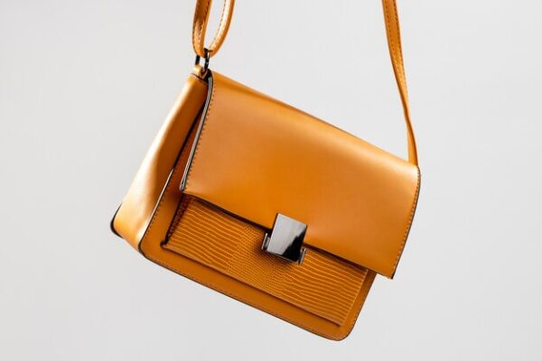 Levitating Women’s Bag – Futuristic Stylish Design